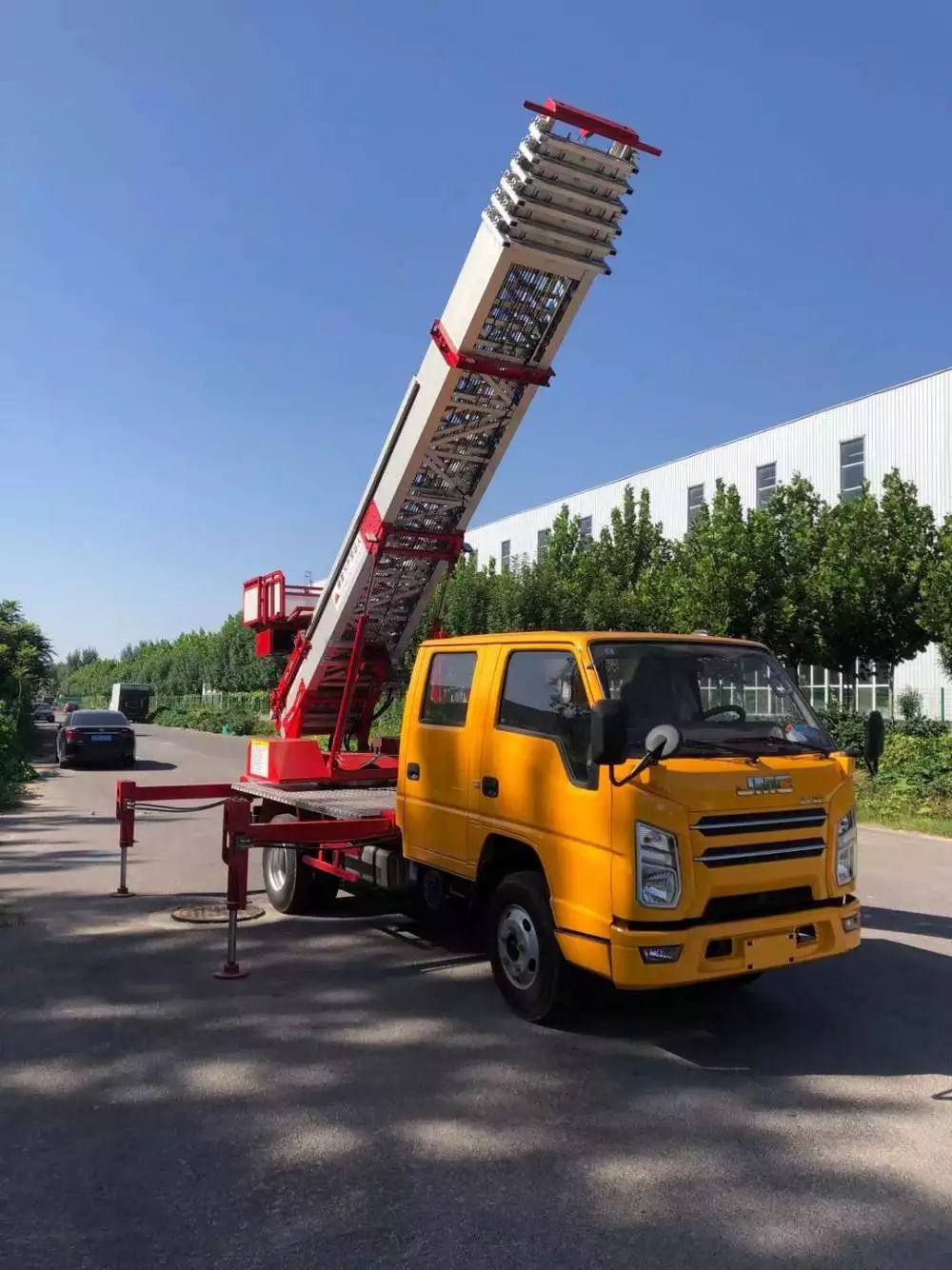 泰山附近的云梯车出租服务：轻松解决高空作业需求