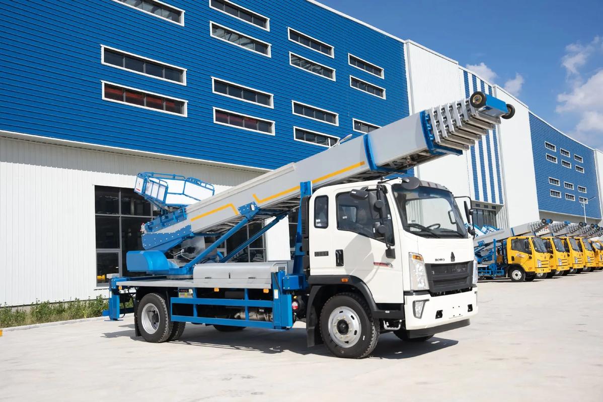 泰山出租云梯车高空作业车 建筑垃圾搬运